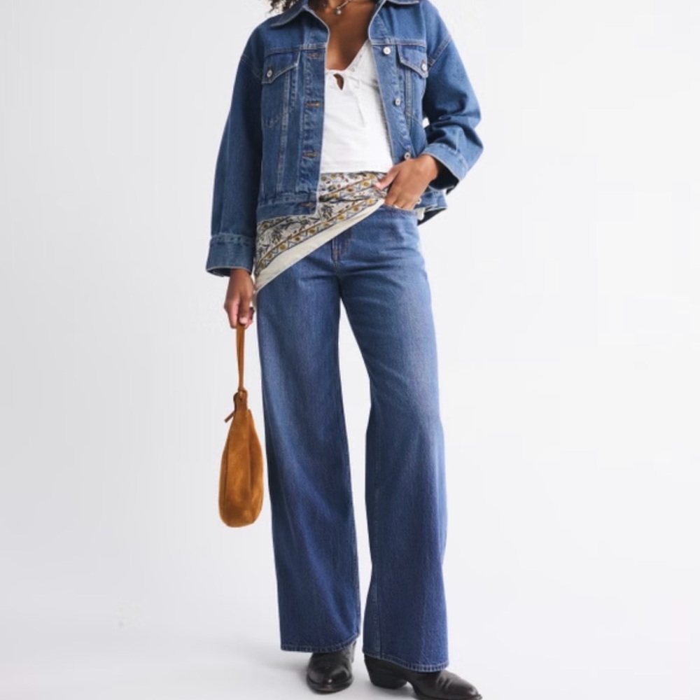 Abercrombie Curve Love jeans - NWT in Dark